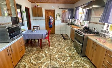 CASA EN VENTA DE 5 DORM. EN MAULE