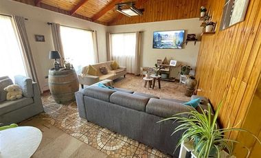 CASA EN VENTA DE 5 DORM. EN MAULE