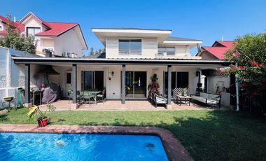 CASA EN VENTA 4D 3B PISCINA Y TERRAZA