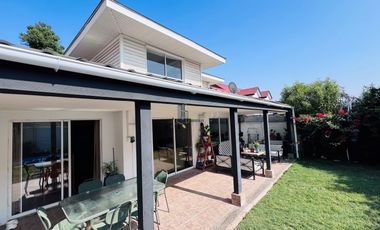 CASA EN VENTA 4D 3B PISCINA Y TERRAZA