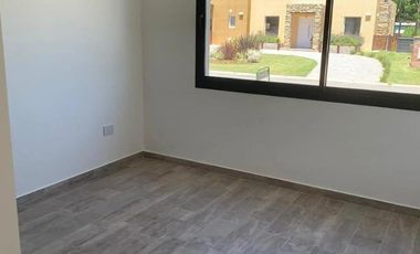 Venta/Alquiler - Casa - Barrio Cerrado - Santa Juana - Canning