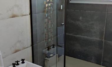 IMPORTANTE CASA CONSTRUIDA SOBRE TERRENO DE 2.000 M2