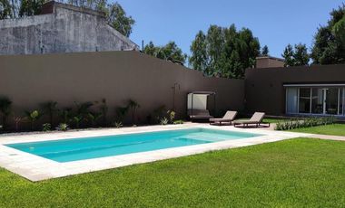 IMPORTANTE CASA CONSTRUIDA SOBRE TERRENO DE 2.000 M2