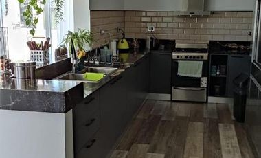 IMPORTANTE CASA CONSTRUIDA SOBRE TERRENO DE 2.000 M2