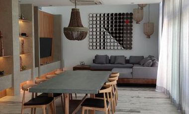 IMPORTANTE CASA CONSTRUIDA SOBRE TERRENO DE 2.000 M2