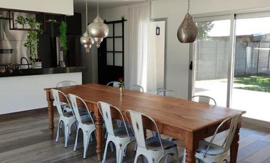 IMPORTANTE CASA CONSTRUIDA SOBRE TERRENO DE 2.000 M2