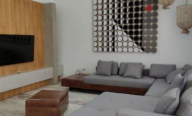 IMPORTANTE CASA CONSTRUIDA SOBRE TERRENO DE 2.000 M2