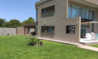 IMPORTANTE CASA CONSTRUIDA SOBRE TERRENO DE 2.000 M2