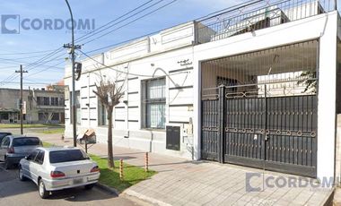 Alquiler de Local en Lanús Este 380 m2 en Esquina