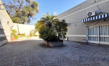 Alquiler de Local en Lanús Este 380 m2 en Esquina