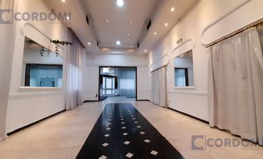 Alquiler de Local en Lanús Este 380 m2 en Esquina
