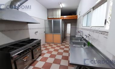Alquiler de Local en Lanús Este 380 m2 en Esquina