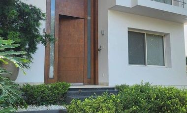 Renta Casa de Lujo en Fracc. Las Lomas Club & Campo Golf
