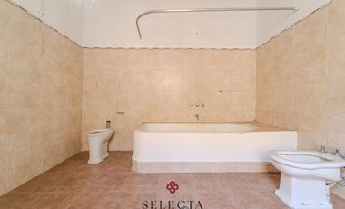 Alquiler Casona Comercial en General Paz – 250 m² únicos