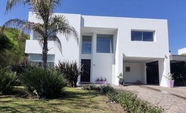 Casa en Fincas de Iraola II