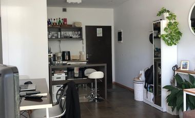 Departamento de 2 ambientes con cochera en  Torre AWWA Olivos