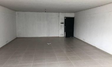 Oficina muy luminosa en segundo piso entre Sucre y Acceso Tigre