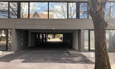 Oficina muy luminosa en segundo piso entre Sucre y Acceso Tigre