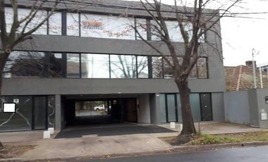 Oficina muy luminosa en segundo piso entre Sucre y Acceso Tigre