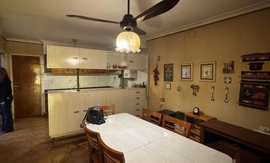 Casa en venta a metros de Bv. Pellegrini. 3 Dormitorios + Cochera