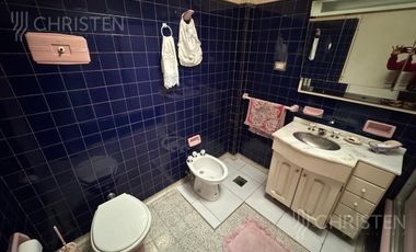 Casa en venta a metros de Bv. Pellegrini. 3 Dormitorios + Cochera