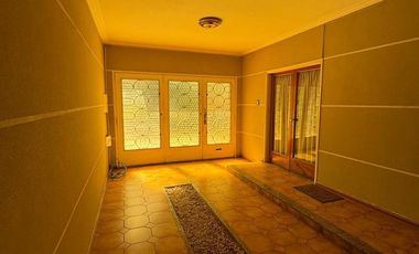 Casa en venta a metros de Bv. Pellegrini. 3 Dormitorios + Cochera