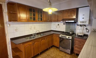 Casa en venta a metros de Bv. Pellegrini. 3 Dormitorios + Cochera