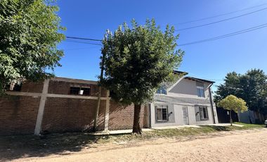 Galpones en San José de 200m2 cubiertos