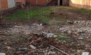 Terreno con construcción a terminar en Banfield Oeste
