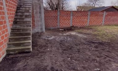 Terreno con construcción a terminar en Banfield Oeste