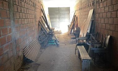 Terreno con construcción a terminar en Banfield Oeste