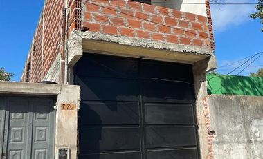 Terreno con construcción a terminar en Banfield Oeste
