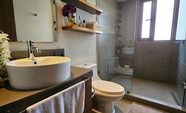 SE RENTA PRECIOSO DEPARTAMENTO AMUEBLADO EN BE GRAND LOMAS