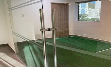 Oficina equipada en renta 231m2 + 30m2 de terraza zona San Agustín San Pedro GG