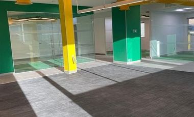Oficina equipada en renta 231m2 + 30m2 de terraza zona San Agustín San Pedro GG
