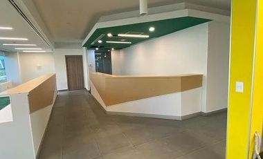 Oficina equipada en renta 590m2 + 60m2 de terraza zona San Agustín San Pedro GG