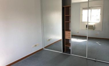Departamento de 3 ambientes con cochera en ALQUILER en La Lucila
