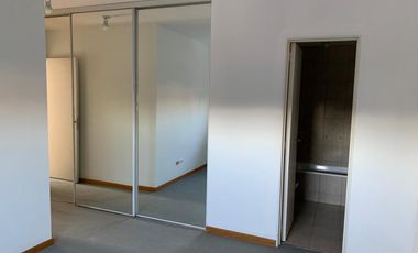 Departamento de 3 ambientes con cochera en ALQUILER en La Lucila