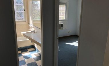 Departamento de 3 ambientes con cochera en ALQUILER en La Lucila