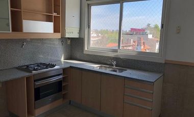 Departamento de 3 ambientes con cochera en ALQUILER en La Lucila