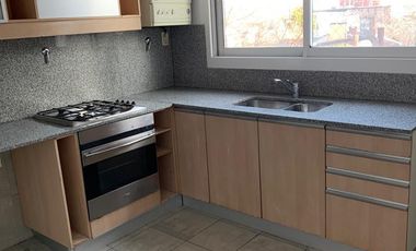 Departamento de 3 ambientes con cochera en ALQUILER en La Lucila