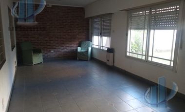Venta - Casa  4 amb. - Ramos Mejia Sur