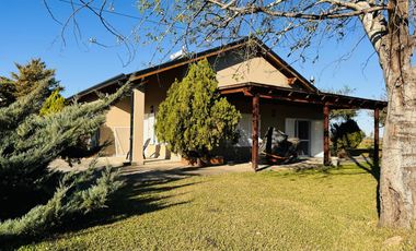 Casa con Pileta zona Artalaz