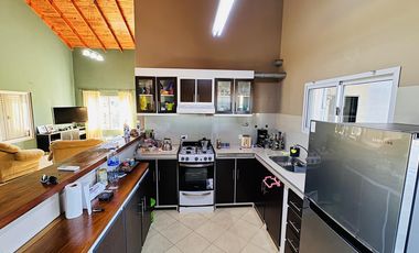 Casa con Pileta zona Artalaz