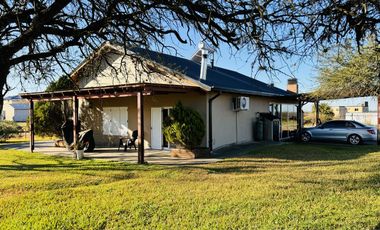 Casa con Pileta zona Artalaz