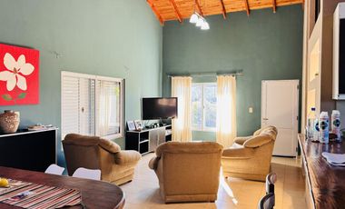 Casa con Pileta zona Artalaz