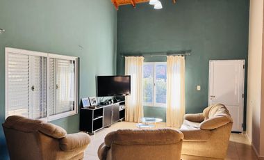 Casa con Pileta zona Artalaz