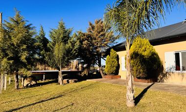 Casa con Pileta zona Artalaz