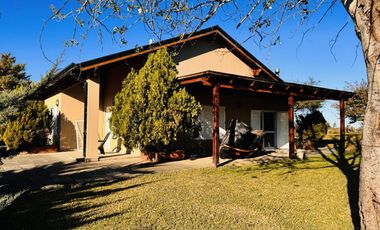 Casa con Pileta zona Artalaz