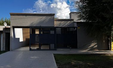 VENTA - Casa 2 DORM CON PISCINA - Recreo